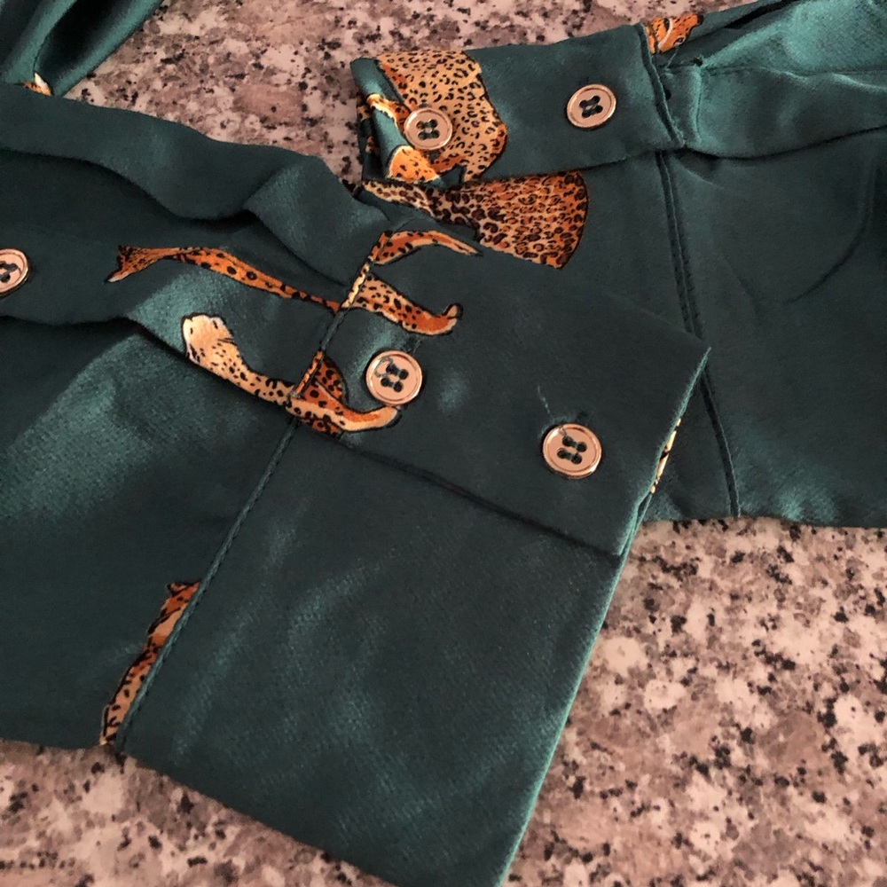 Entro blouse buttondown long sleeve teal fabric tan leopard jaguar silhouettes - Picture 4 of 9